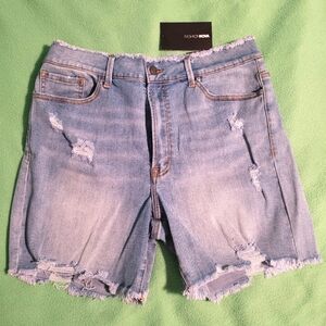 Fashion Nova Got Your Man Distressed Denim Shorts Size Large NWT